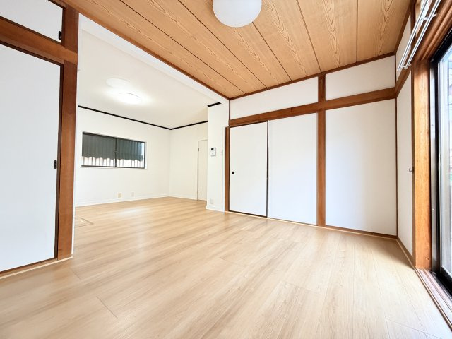 歌敷山４丁目貸家の居間・リビング