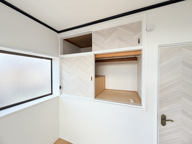 歌敷山４丁目貸家の収納