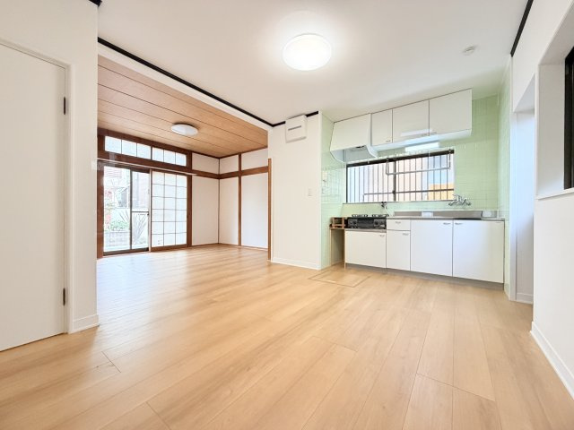 歌敷山４丁目貸家の居間・リビング