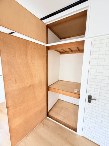 歌敷山４丁目貸家の収納