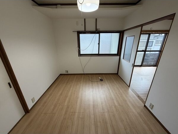 岸宮戸建の洋室