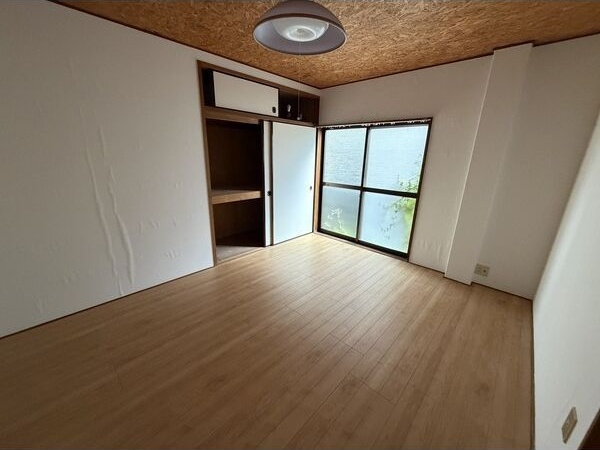 岸宮戸建の居間・リビング