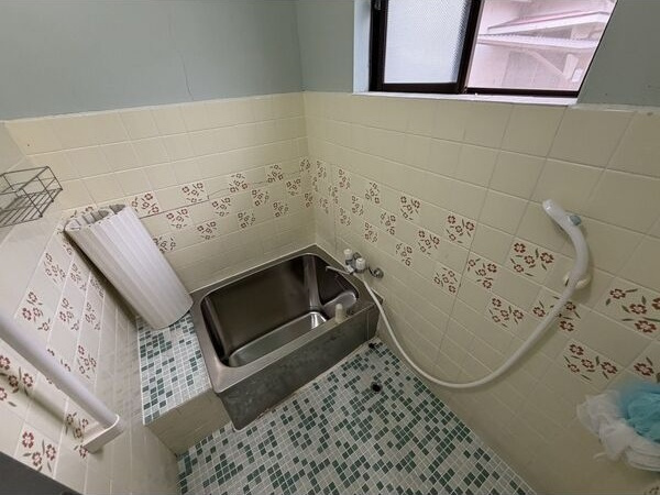 岸宮戸建の浴室