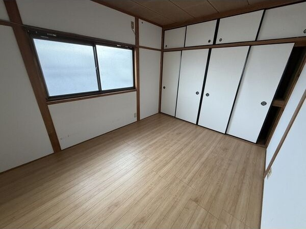 岸宮戸建の洋室