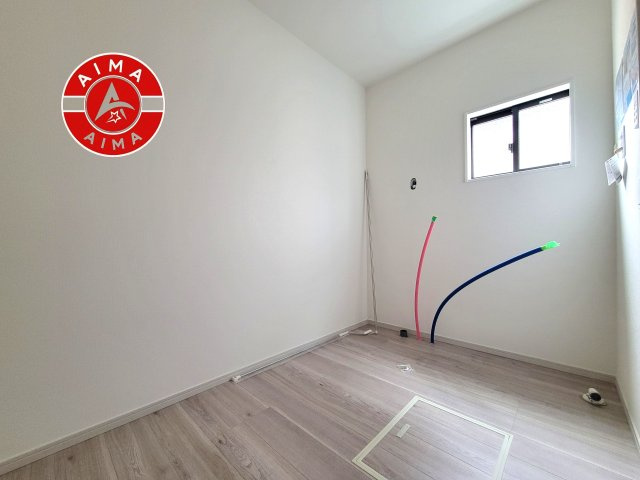 福岡市南区寺塚2丁目第1-2棟（1号棟）の脱衣所|ゆとりの洗面スペースで朝の身支度もスムーズに。暮らしを快適に変えるシャワー付洗面台です！