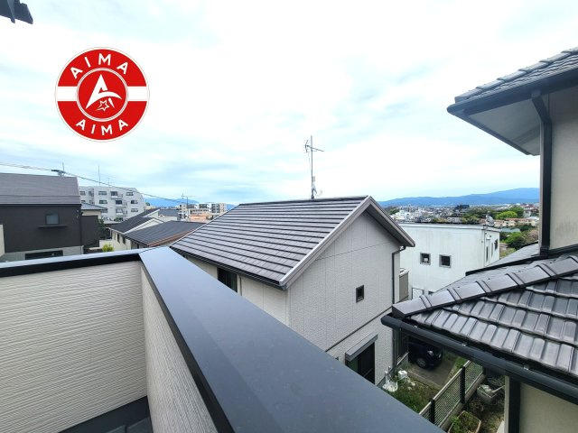 福岡市南区寺塚2丁目第1-2棟（1号棟）の展望|窓から緑が見える物件も魅力的です。