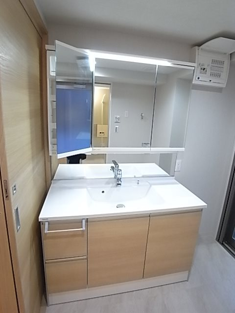 神戸海岸通　萬利Residenceの洗面所