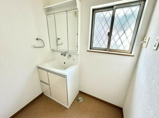 【中古】入間郡越生町越生リフォーム中古住宅の独立洗面台|朝の身支度に欠かせない洗面台です！