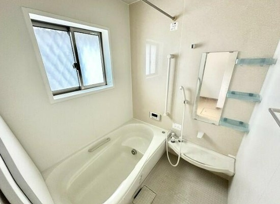 【中古】入間郡越生町越生リフォーム中古住宅の浴室|足の伸ばせるバスタブでリラックスタイムを過ごしましょう！