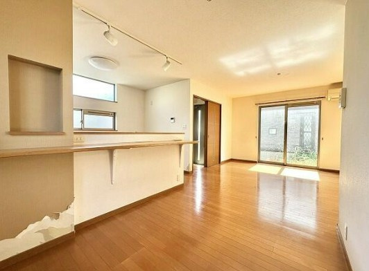 【中古】入間郡越生町越生リフォーム中古住宅の居間・リビング|クロス張替えいたします！