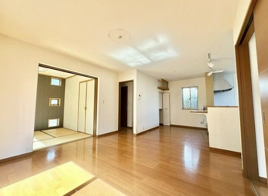 【中古】入間郡越生町越生リフォーム中古住宅の居間・リビング|明るいリビングダイニング☆