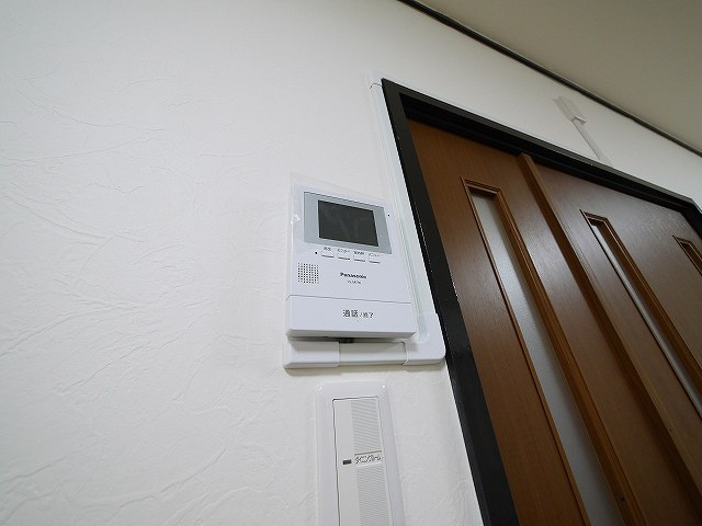 南京終マンションAのセキュリティ|お顔が見えるモニター付きインターホンもございます。