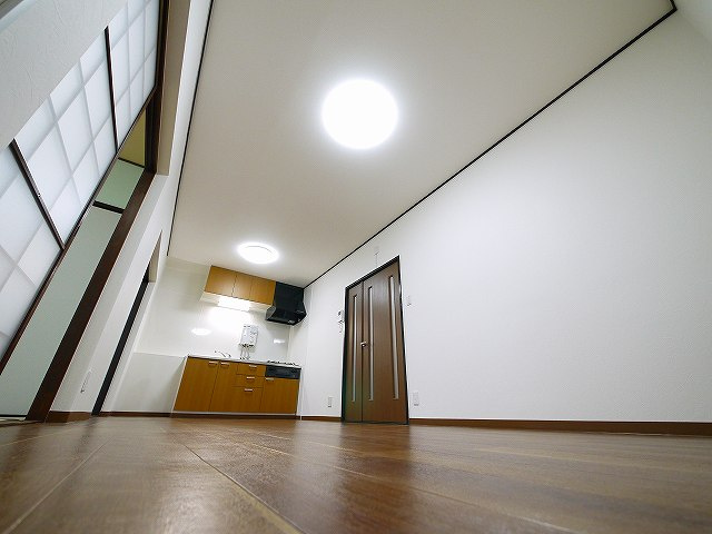 南京終マンションAの居間・リビング|こちらの居間で趣味の時間をお楽しみください