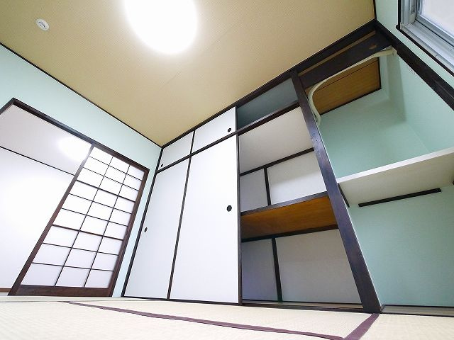 南京終マンションAの収納|たっぷりとした収納スペースです