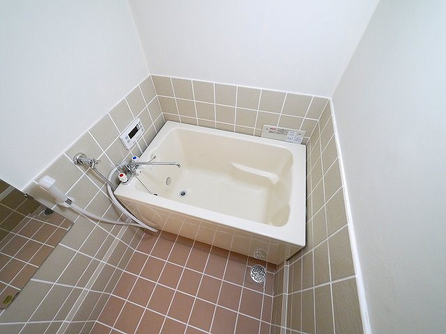 南京終マンションAの浴室|落ち着いた空間のお風呂です