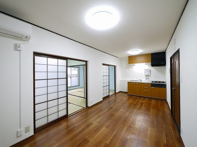 南京終マンションAの居間・リビング|ゆったり過ごせる居間です