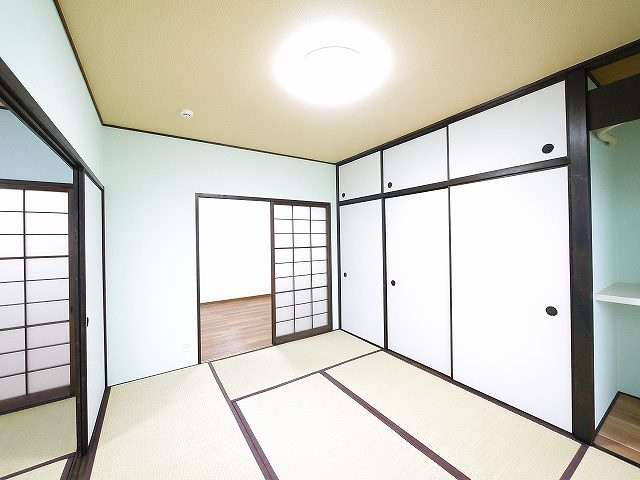 南京終マンションAの寝室|柔らかい畳が心地よい和室