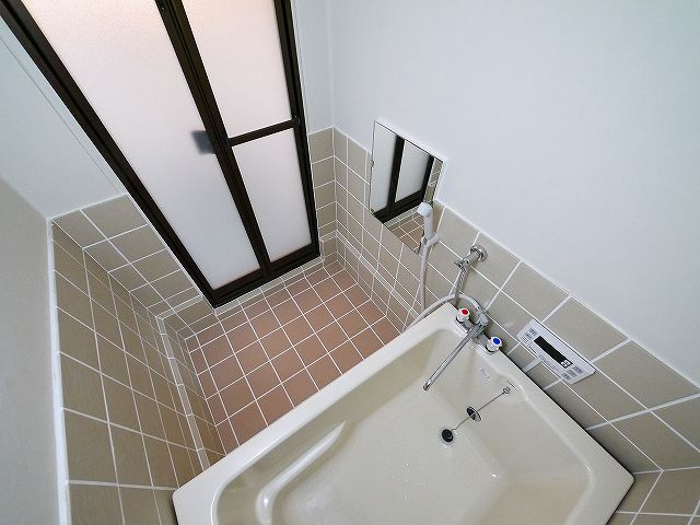 南京終マンションAの浴室|お風呂で日々の疲れを落としましょう