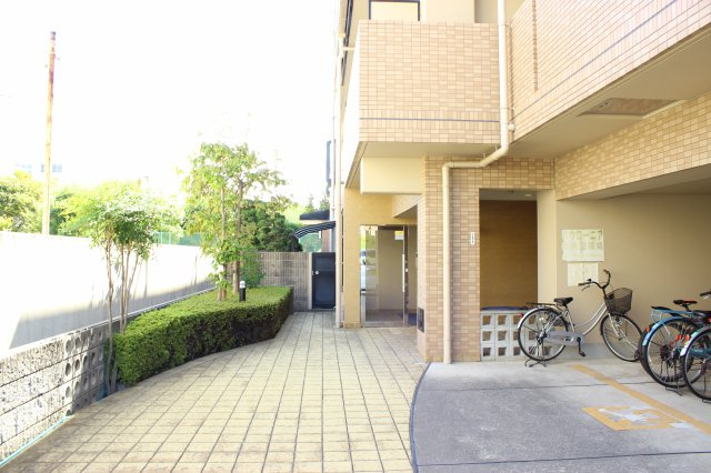 【エントランス】 | パウローニア