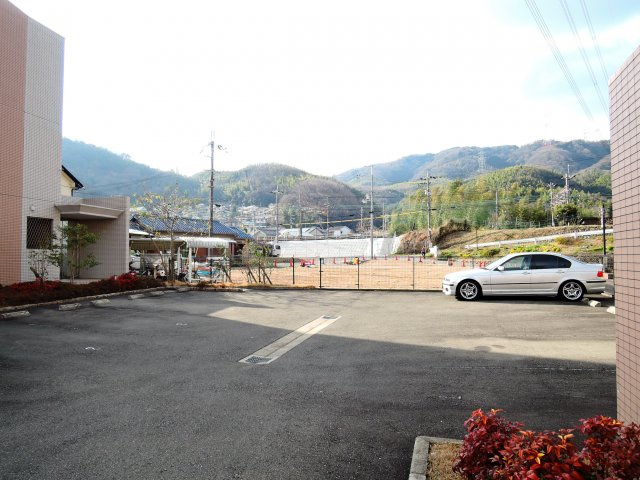 アプライズの駐車場