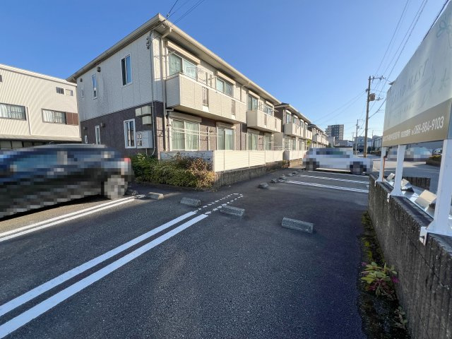 グランマスト杉井流Ⅲ B棟の駐車場
