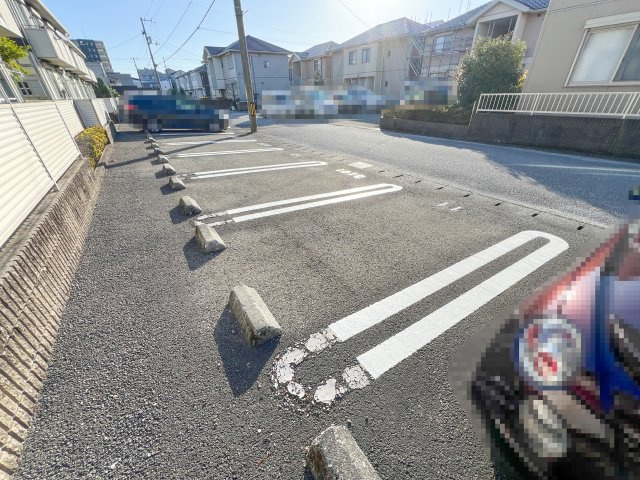 グランマスト杉井流Ⅲ B棟の駐車場