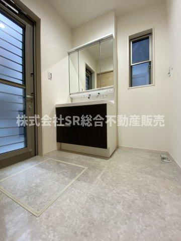 長堂1丁目中古戸建の脱衣所|室内洗濯機置場もあり広々とした脱衣場です！