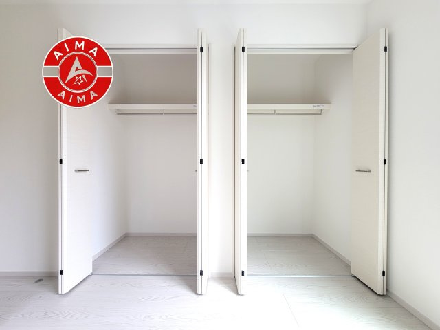 福岡市南区寺塚2丁目第1-2棟（2号棟）の収納|洋服や大きな荷物が多い方や人数の多いご家族などは、一般的なクローゼットよりもウォークインクローゼットのほうが使い勝手が良いです。