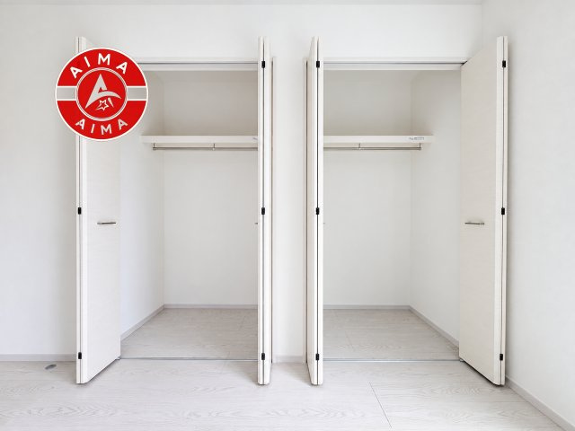 福岡市南区寺塚2丁目第1-2棟（2号棟）の収納|洋服や大きな荷物が多い方や人数の多いご家族などは、一般的なクローゼットよりもウォークインクローゼットのほうが使い勝手が良いです。