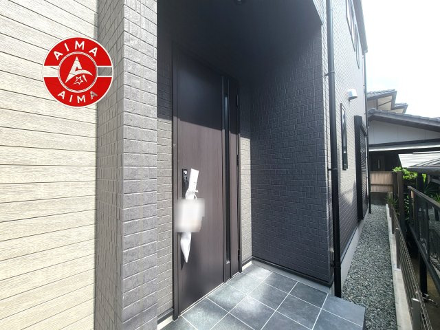 福岡市南区寺塚2丁目第1-2棟（2号棟）の玄関|おでかけの時も帰った時も、「我が家」を最初に感じでもらえる素敵な空間に。