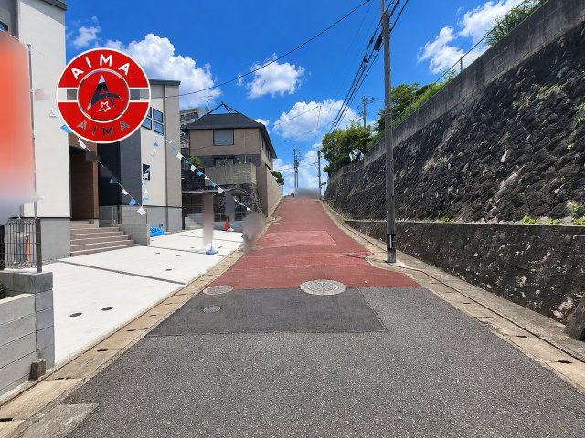 福岡市南区寺塚2丁目第1-2棟（2号棟）の外観|前面道路含む現地の写真です。
