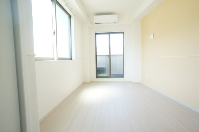 レヴァンテ宝塚の居間・リビング