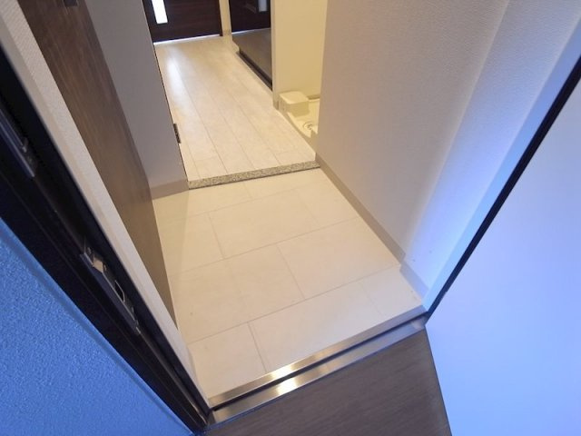 エステムコート三宮EASTザ・フロントの玄関