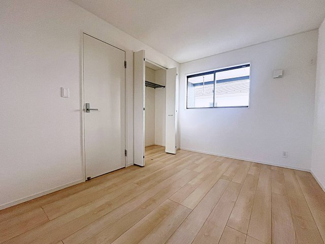新築戸建・新築建売　二本松市油井第5　油井小・安達中の洋室|【洋室6.7帖】の洋室は白を基調としたお部屋は、空間を広く見せてくれます！