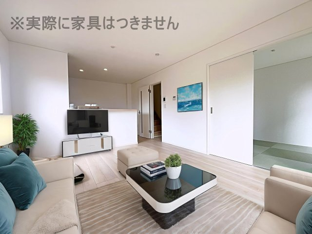 新築戸建・新築建売　二本松市油井第5　油井小・安達中の居間・リビング|画像はバーチャルホームステージングの加工による演出で、実際の家具は付きません。