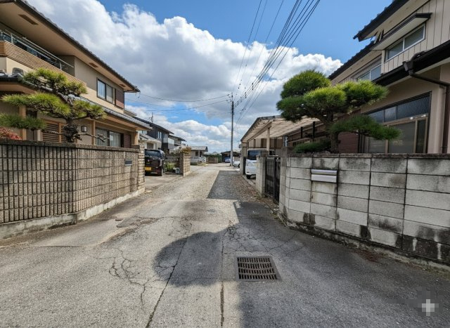 高崎市八幡町　売土地の前面道路含む現地写真|北側　位置指定道路