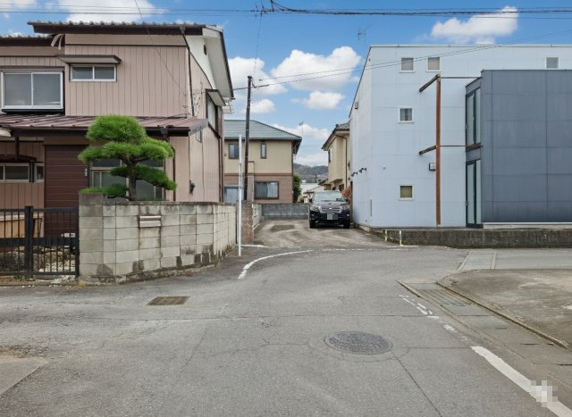 高崎市八幡町　売土地の前面道路含む現地写真|西側　公道
