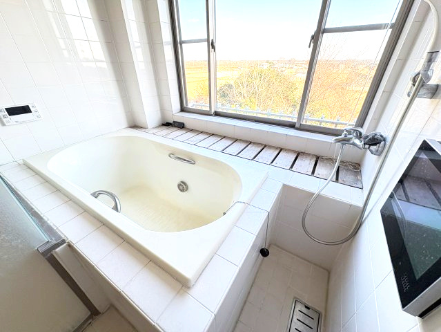 美と余裕が住まう家～大空間のある上質な暮らし～の浴室|きれいなお風呂です