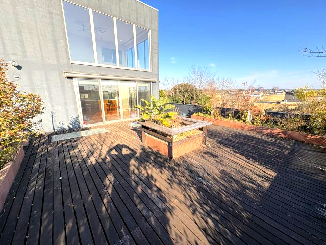 美と余裕が住まう家～大空間のある上質な暮らし～のバルコニー|広々としたバルコニーです