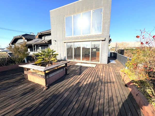 美と余裕が住まう家～大空間のある上質な暮らし～のバルコニー|バルコニー付きです