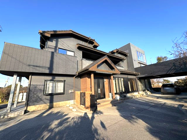 美と余裕が住まう家～大空間のある上質な暮らし～の外観|外観は落ち着いています