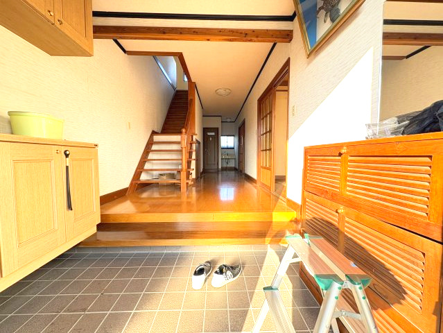 美と余裕が住まう家～大空間のある上質な暮らし～の玄関