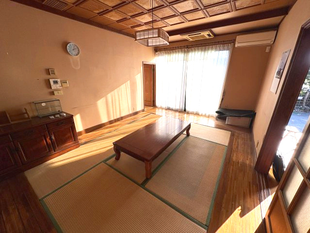 美と余裕が住まう家～大空間のある上質な暮らし～の居間・リビング|居間部分です