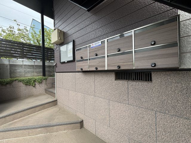 Ｍａｒｋｔｅｒｒａｃｅのエントランス|集合ポスト