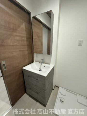 BRAVE BASE香月中央の玄関