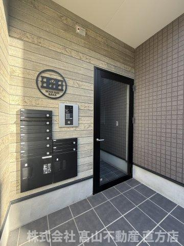 BRAVE BASE香月中央のエントランス