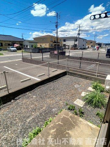 ユニフレックス中間Bの庭