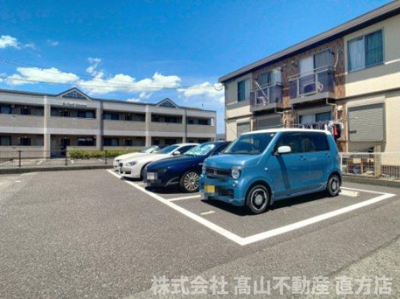 ユニフレックス中間Bの駐車場