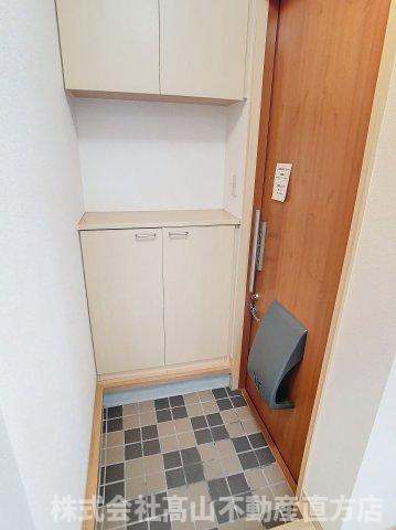 ヴィサージュ本城 B棟の玄関