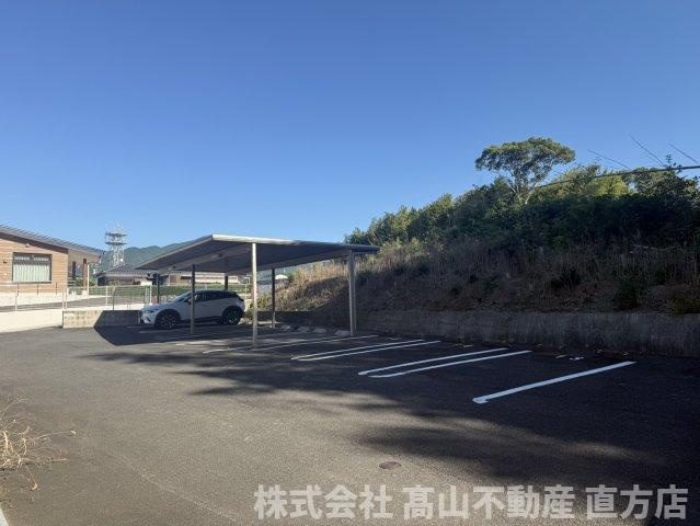 北九州市八幡西区真名子２丁目のアパートの駐車場